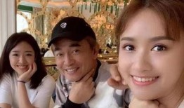 娱乐圈爆料喜事,明星甜蜜恋情曝光，幸福时刻引关注